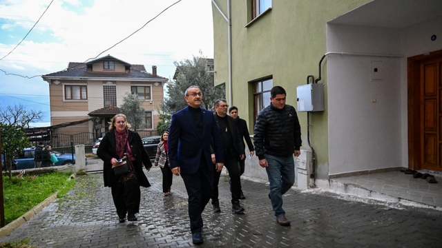 Vali Yavuz, Kartepe'de aile ziyaretlerinde bulundu