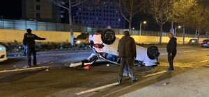 Diyarbakır'da kamyonet ile otomobilin çarpıştığı kazada 3 kişi yaralandı