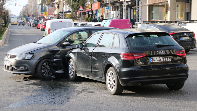 Lüleburgaz'da iki otomobilin çarpıştığı kazada 1 kişi yaralandı