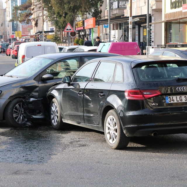 Lüleburgaz'da iki otomobilin çarpıştığı kazada 1 kişi yaralandı