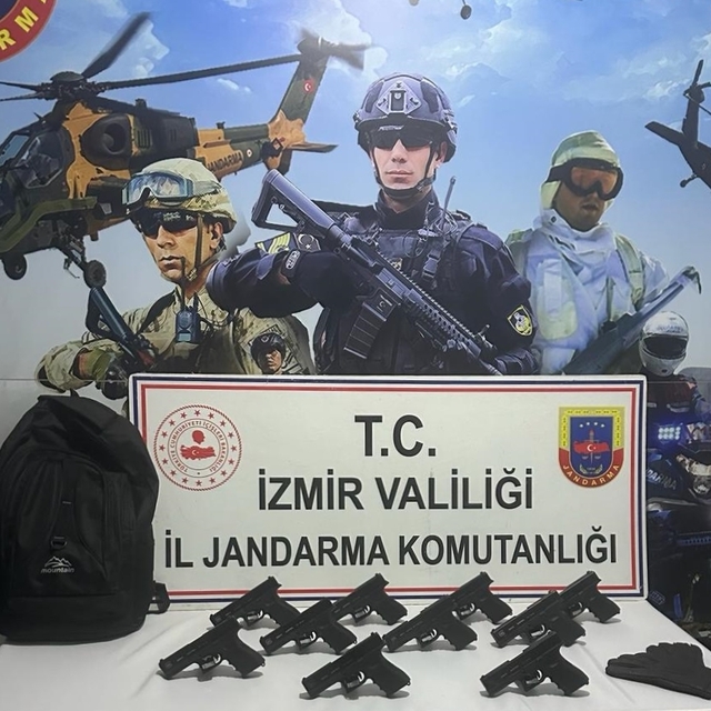 İzmir'de uyuşturucu ve silah kaçakçılığı operasyonlarında 3 kişi tutuklandı