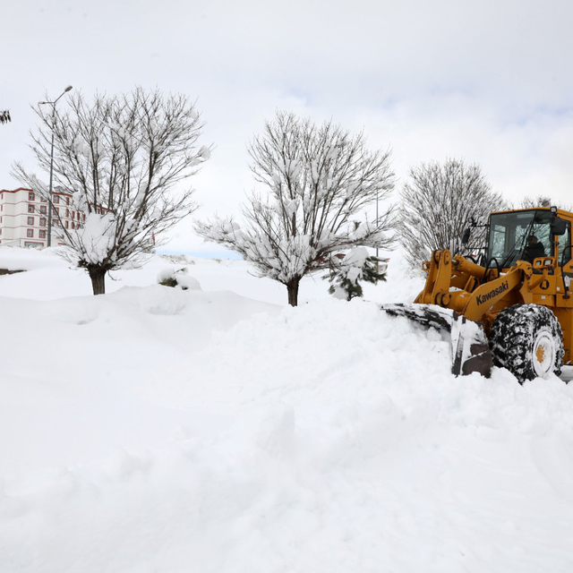 Van, Hakkari ve Bitlis'te 313 yerleşim yerine ulaşım sağlanamıyor