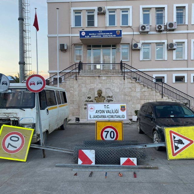 Aydın'da trafik levhası çalan 4 şüpheli yakalandı