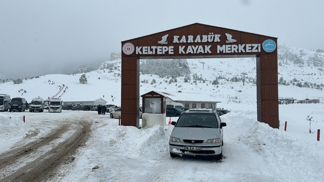 Kartepe, Kartalkaya ve Keltepe'de yarıyıl tatili yoğunluğu yaşanıyor