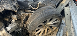 Mersin'de bariyere çarpan otomobildeki 1 kişi öldü, 3 kişi yaralandı