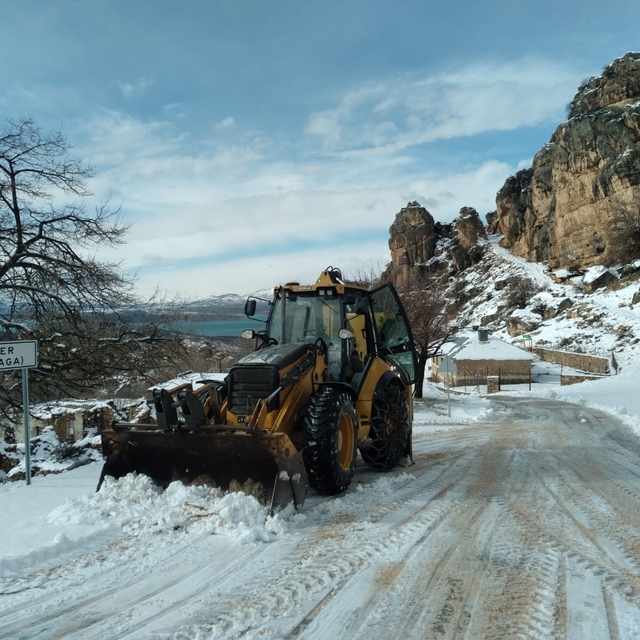 Diyarbakır'da kardan kapanan 474 kilometre yol ulaşıma açıldı