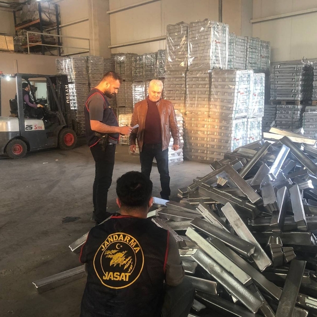 İzmir'de hırsızlık zanlısı 7 kişi tutuklandı