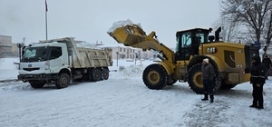 Bulanık'ta karla mücadele çalışması