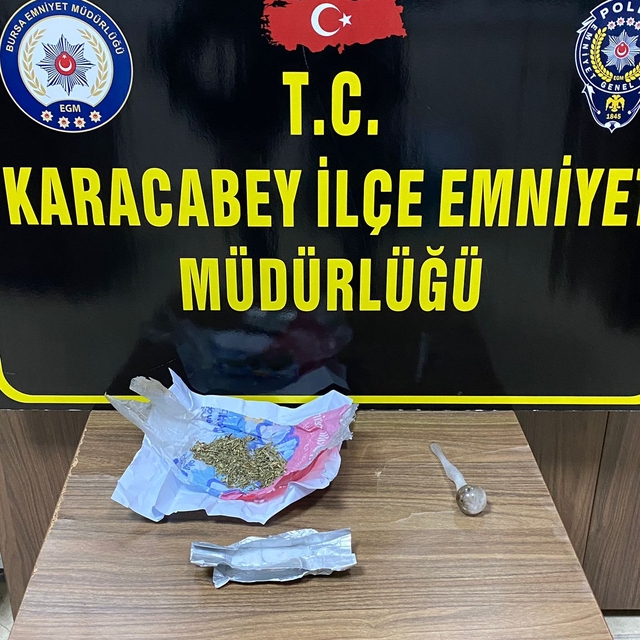 Bursa'da hırsızlıktan aranan kişi çaldığı arabayla yakalandı