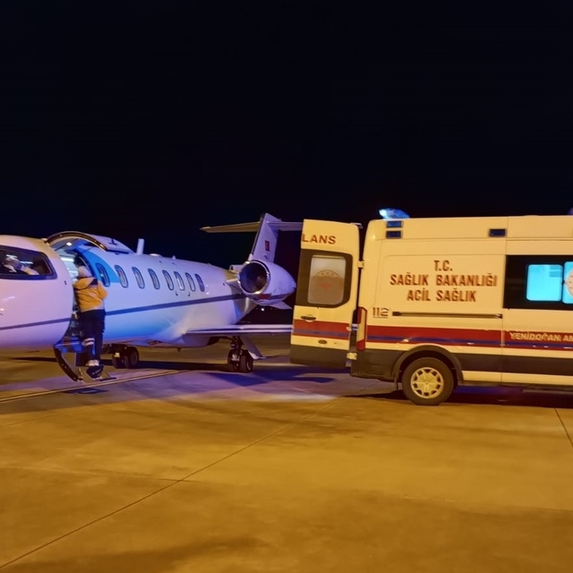 Mardin'de 9 günlük Emine bebek ambulans uçakla Ankara'ya sevk edildi