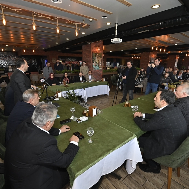 AK Parti Tekirdağ Büyükşehir Belediye Başkan Adayı Yüksel basın mensuplarıy...