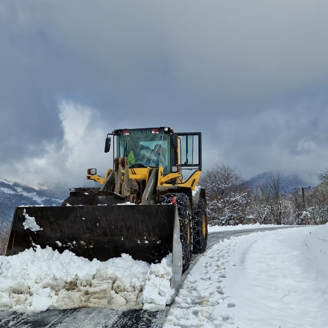 Sakarya'da kar nedeniyle kapanan 32 grup yolu ulaşıma açıldı