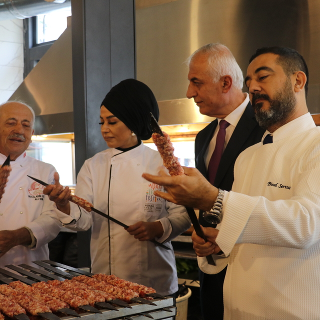 Adana'da mesleğe yeni başlayan kebapçılara eğitim verildi