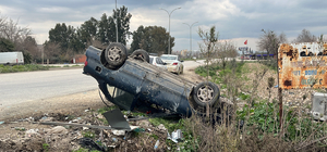 Hatay'da devrilen otomobildeki 6 kişi yaralandı
