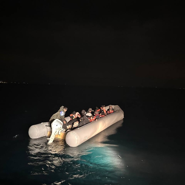 İzmir açıklarında 63 düzensiz göçmen kurtarıldı