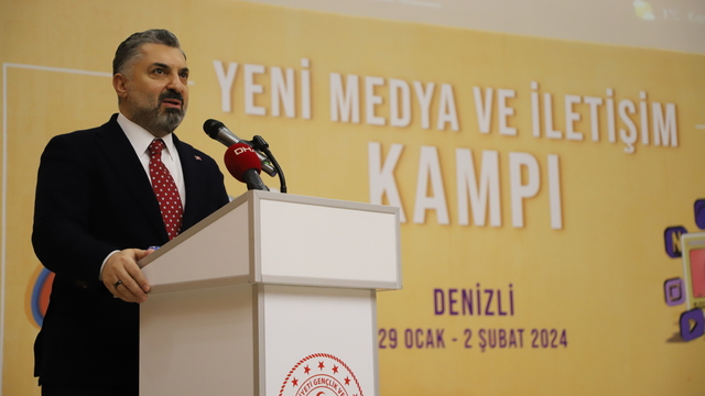RTÜK Başkanı Şahin, Denizli'de üniversite öğrencileriyle bir araya geldi