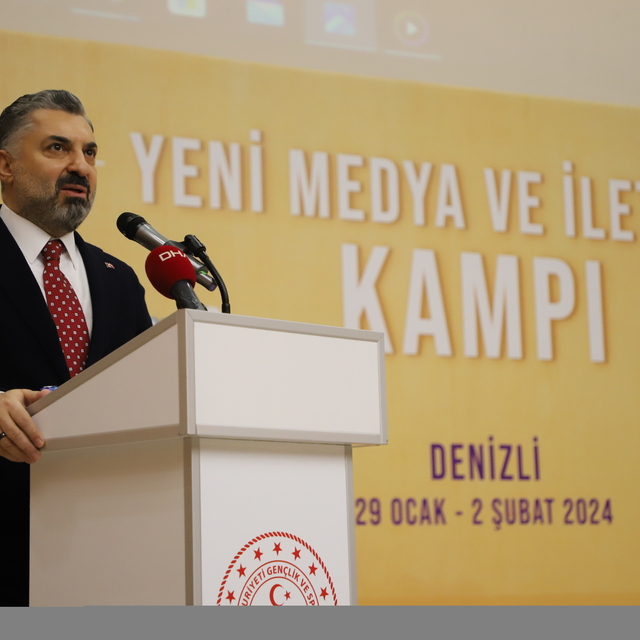 RTÜK Başkanı Şahin, Denizli'de üniversite öğrencileriyle bir araya geldi