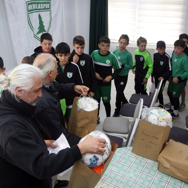 Muğla'da altyapılarda yetişen çeşitli branşlarda sporculara malzeme desteği...