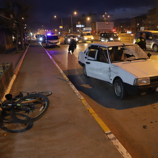 Denizli'de otomobilin çarptığı bisikletin sürücüsü öldü