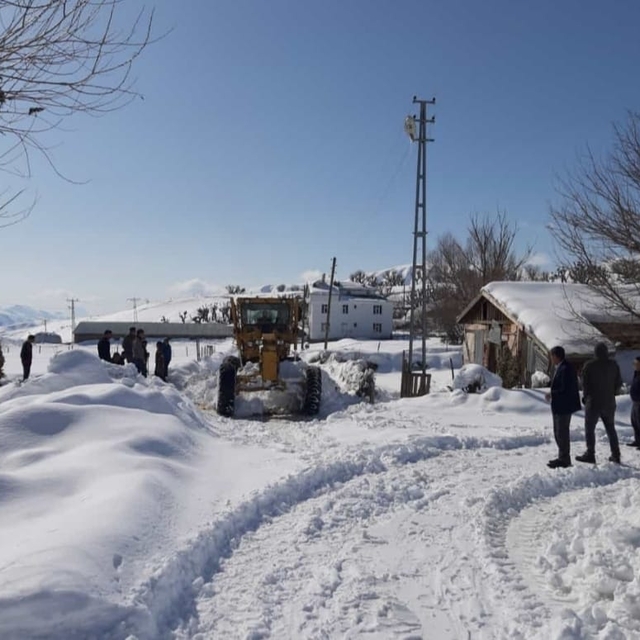 Bingöl´de 274 köy yolu açıldı, 9´unda çalışmalar sürüyor