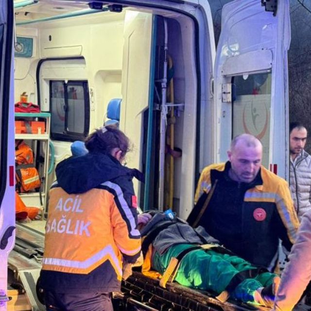 Otomobil şarampole devrildi; Recep Aslan bebek öldü, 3 yaralı