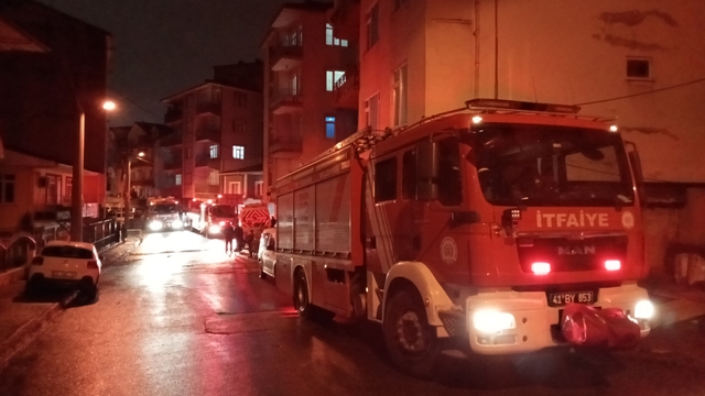 Gölcük'te apartmanda çıkan baca yangını söndürüldü