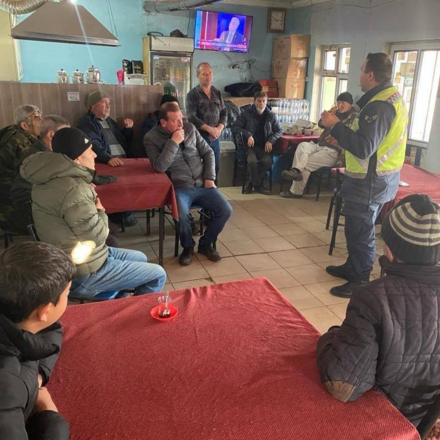 Edirne'de jandarma ekiplerinden vatandaşlara trafik eğitimi