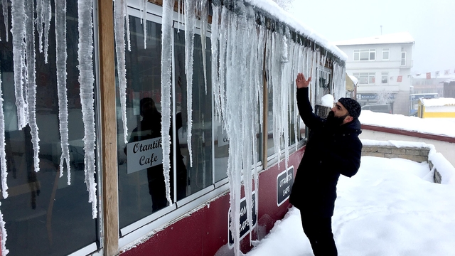 Ardahan buz kesti, Çıldır'da dereceler eksi 32'yi gösterdi