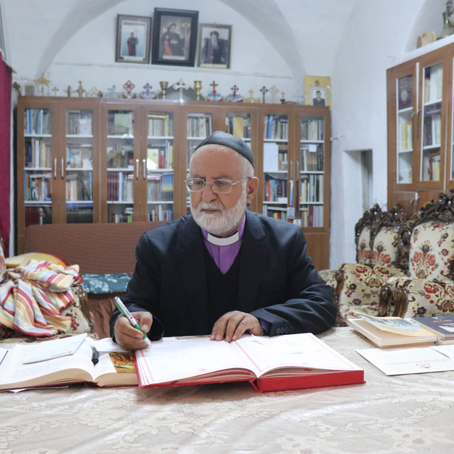 Süryani papaz, Mardin'i tanıtmak için 29 yılda 15 kitap yazdı