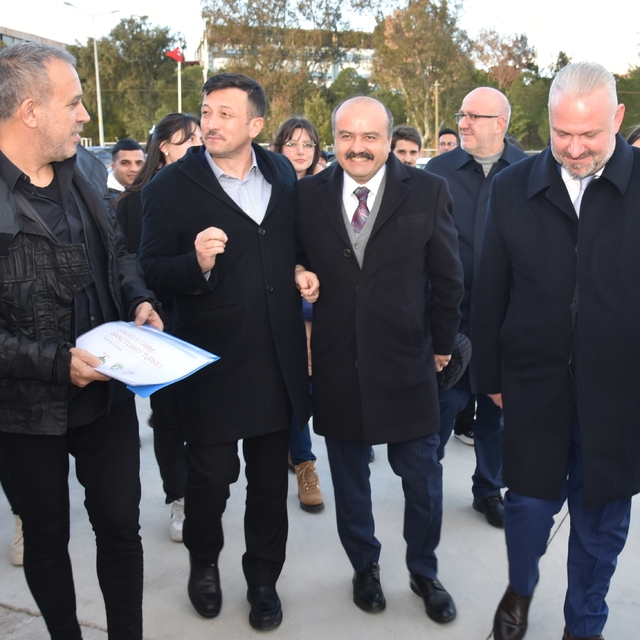 İzmir Büyükşehir Belediye Başkan Adayı Hamza Dağ, hayvan bakımevini ziyaret...