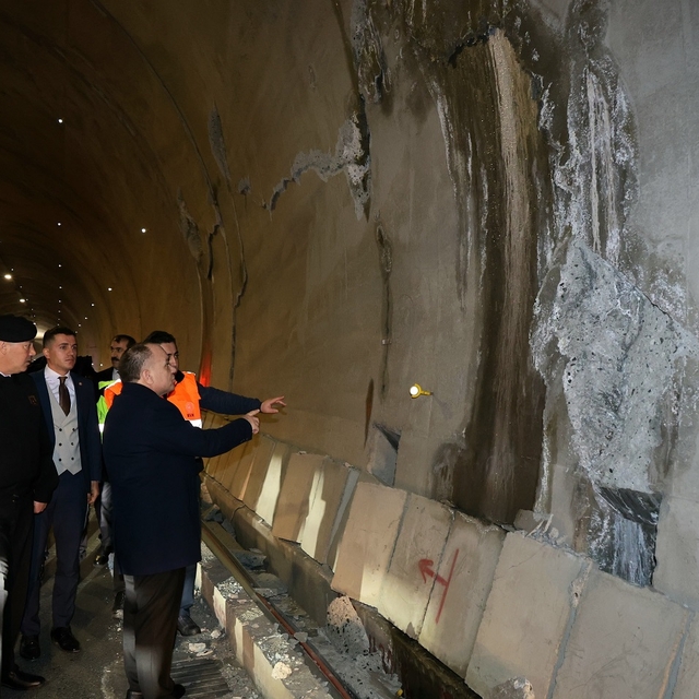 Artvin Valisi Cengiz Ünsal, Yusufeli T14 tünelinde incelemelerde bulundu
