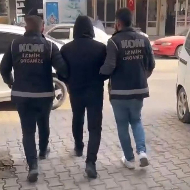 İzmir'de, yasa dışı silah ticaretine 5 gözaltı