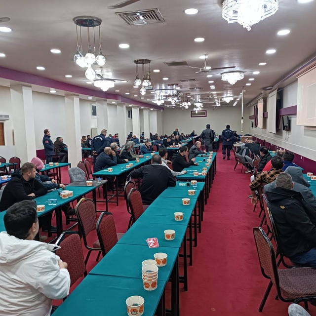 İzmir'de kumar oynarken yakalanan 69 kişiye para cezası uygulandı