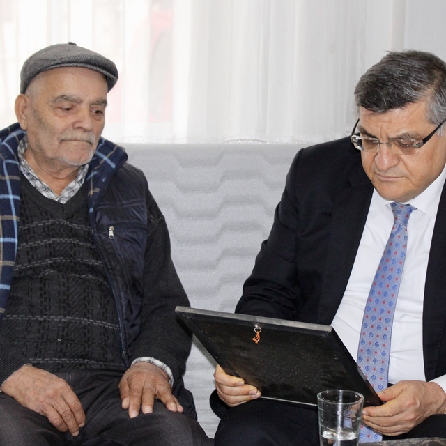Sinop Valisi Özarslan'dan şehit ailesine ziyaret