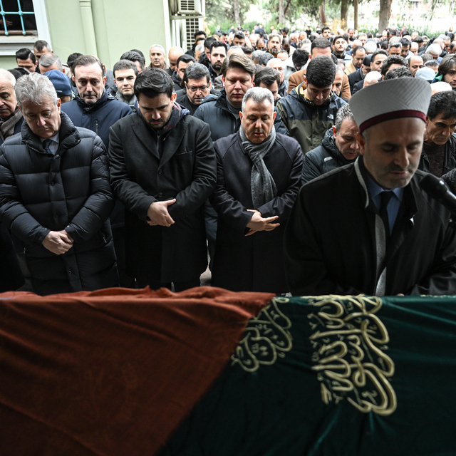 AK Parti'li İnan'ın vefat eden anneannesi İzmir'de toprağa verildi