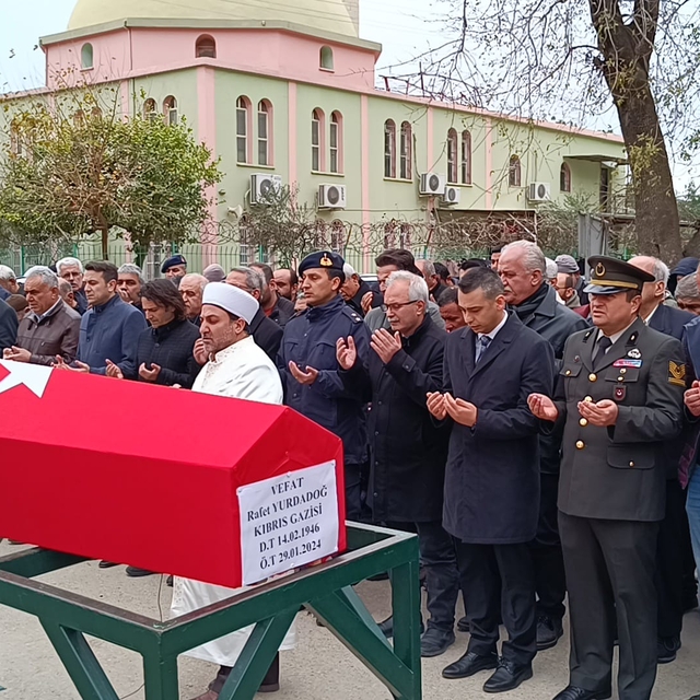 Kıbrıs gazisi, Adana'da son yolculuğuna uğurlandı