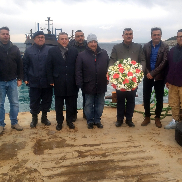 İzmir'de batan tank çıkarma gemisindeki şehitler için tören