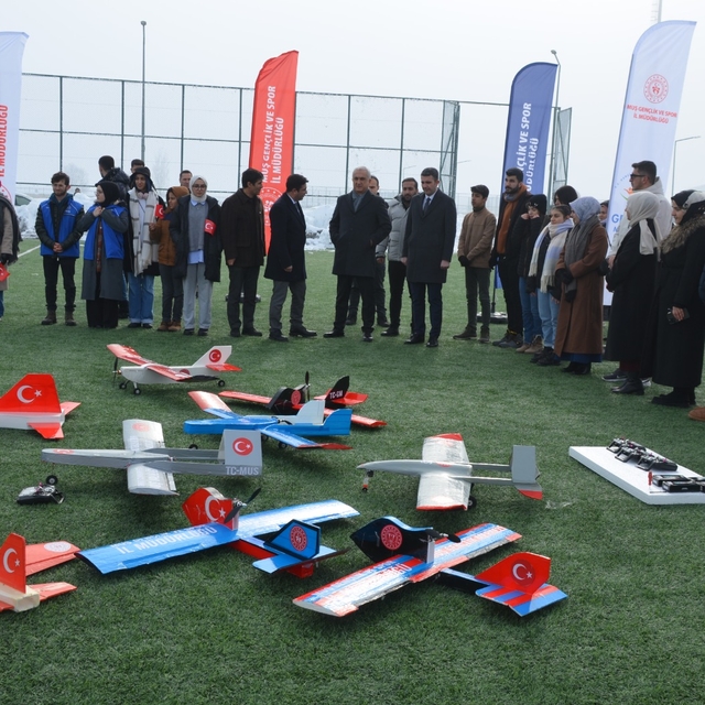 Muşlu gençler model uçak eğitimiyle TEKNOFEST'e hazırlanıyor