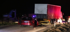 Otomobil, kamyona arkadan çarptı: 1 ölü
