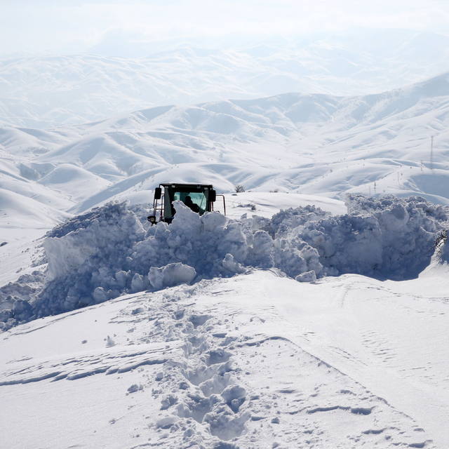 Van, Hakkari, Bitlis ve Muş'ta 54 yerleşim yerine ulaşım sağlanamıyor