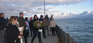 Tekirdağ'da mübadiller atalarını denize karanfil bırakarak andı