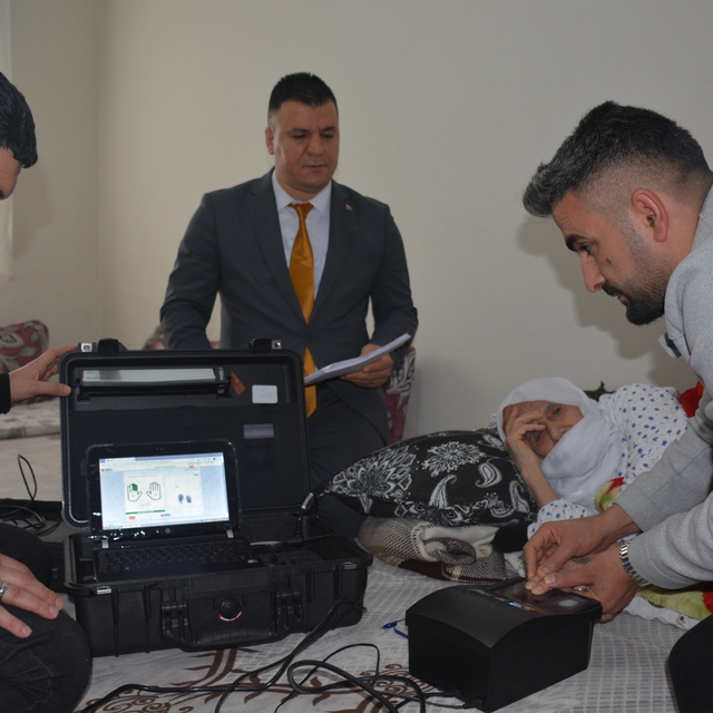 Engelli ve yaşlılar için `Gezici Kayıt Terminali Sistemi´