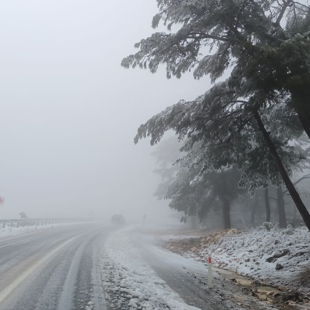 Adana ve Mersin'in yüksek kesimlerinde kar yağışı etkili oluyor
