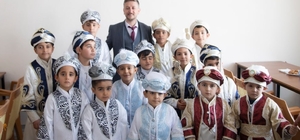 Ağrı'da "Kirvem Öğretmenim" projesi kapsamında 19 öğrenci sünnet edildi