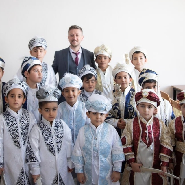 Ağrı'da "Kirvem Öğretmenim" projesi kapsamında 19 öğrenci sünnet edildi
