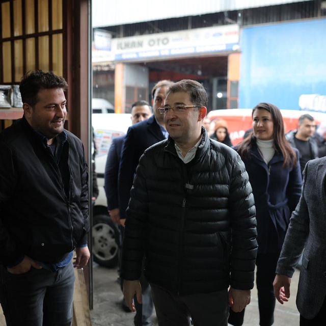 Cumhur İttifakı'nın Mersin Büyükşehir Belediye Başkan adayı Soydan, esnafla...