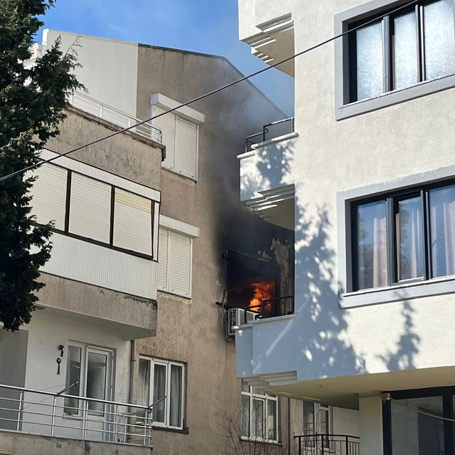 Balıkesir'de bir evde çıkan yangın söndürüldü