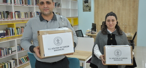 Gümüşhacıköy Devlet Hastanesi'nde hasta ve hasta yakınları için kitaplık ku...