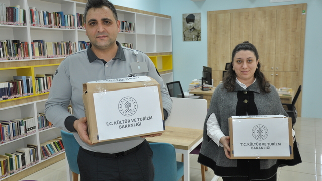Gümüşhacıköy Devlet Hastanesi'nde hasta ve hasta yakınları için kitaplık kuruldu