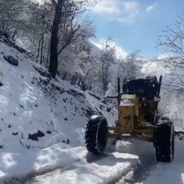 Sason´da 43 yerleşim yerinin yolu kardan kapandı